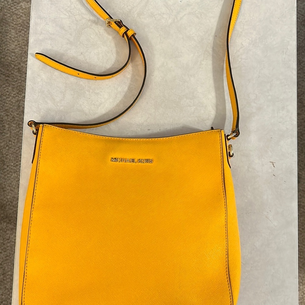 Michael Kors
Michael Michael Kors Yellow Leather Jet Set Travel Messenger Bag - Picture 1 of 6